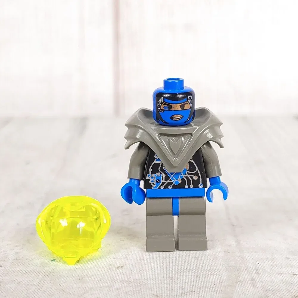 Lego Insectoids sp026 Zotaxian Alien Female Minifigure - Sharp UFO Gypsy Moth